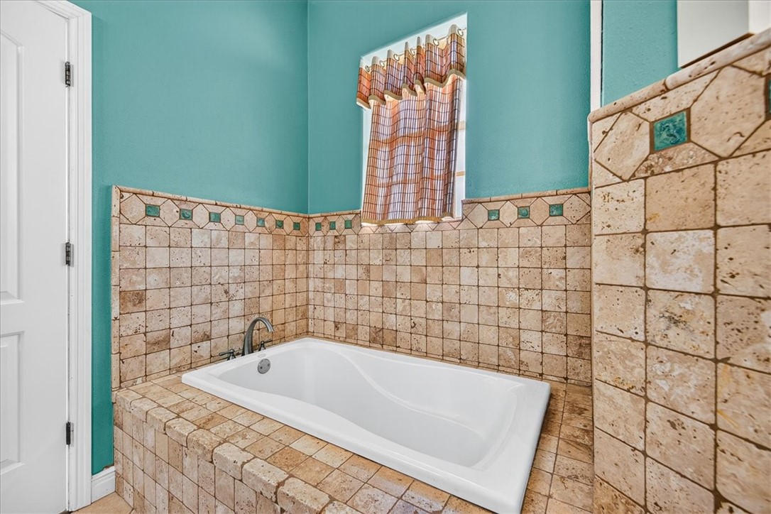 220 Keewaydin Property Photo 26