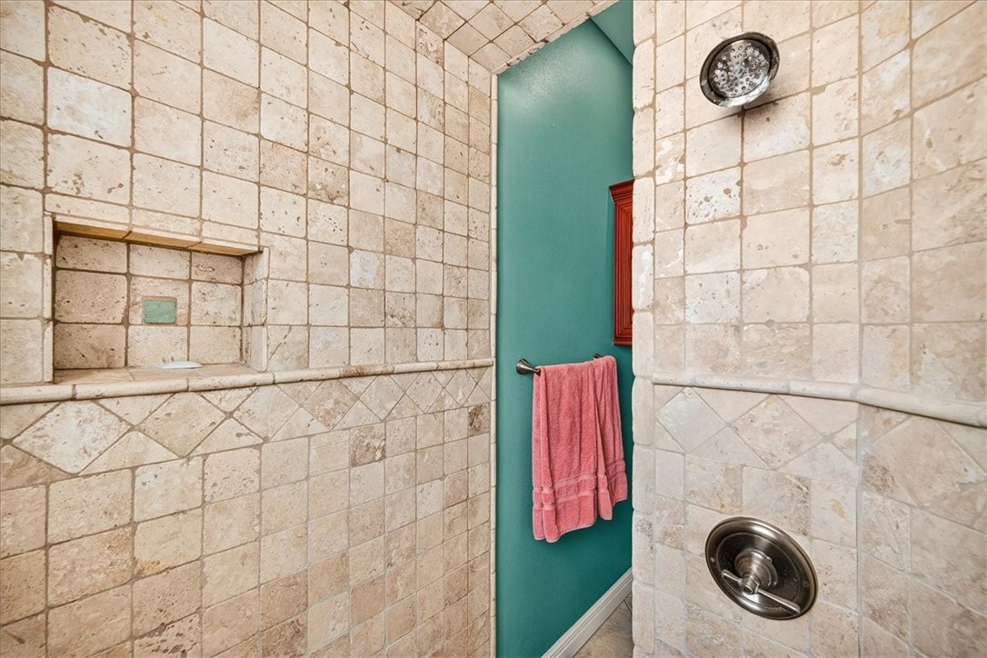 220 Keewaydin Property Photo 29