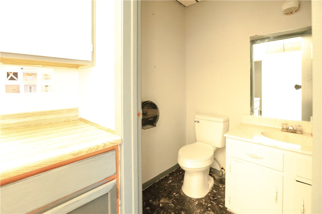 312 E 2nd St Property Photo 6