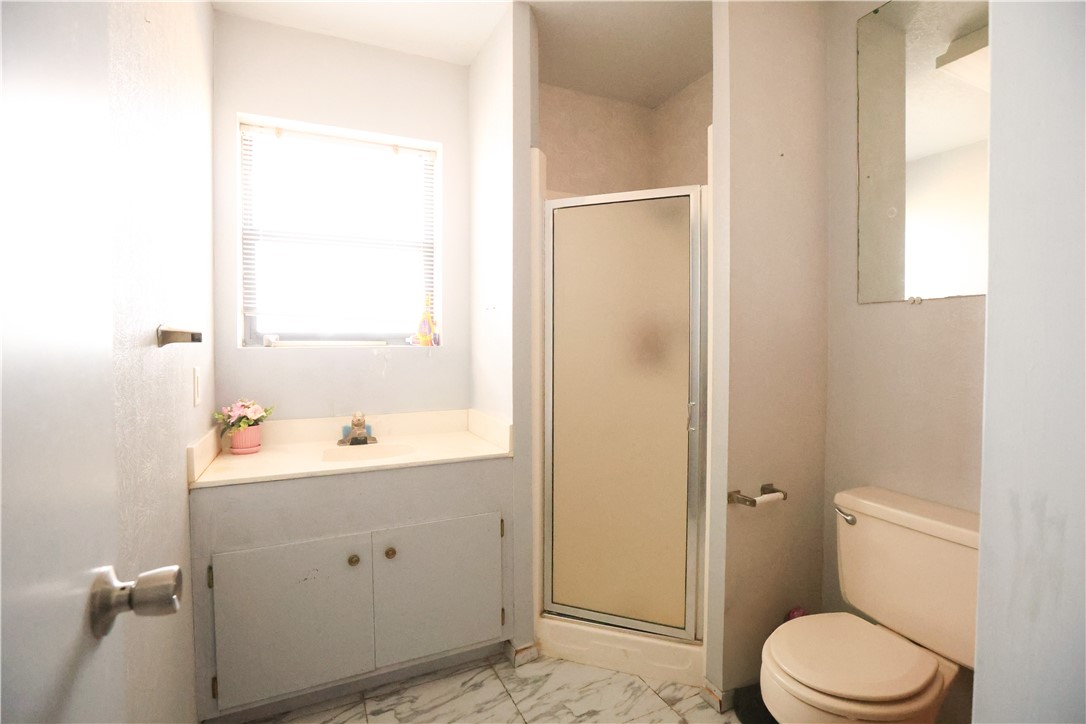 312 E 2nd St Property Photo 17