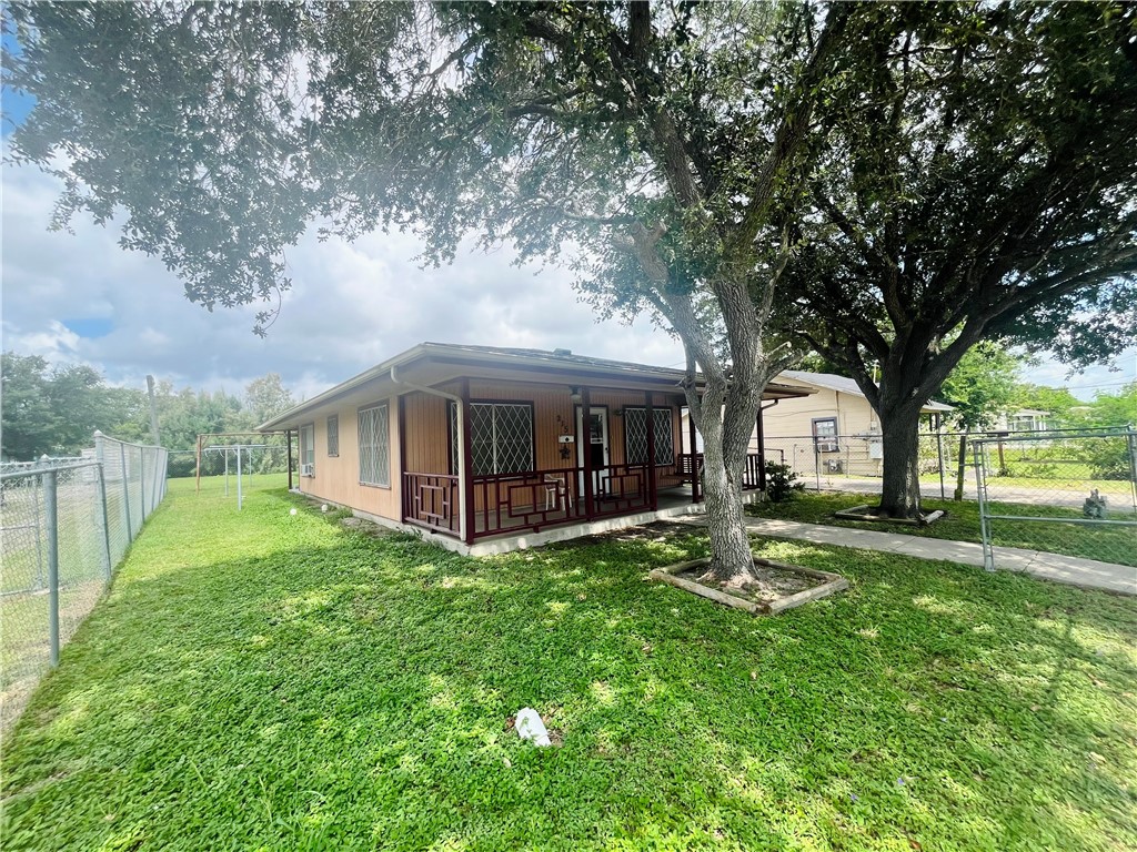 215 Hiawatha Property Photo 3