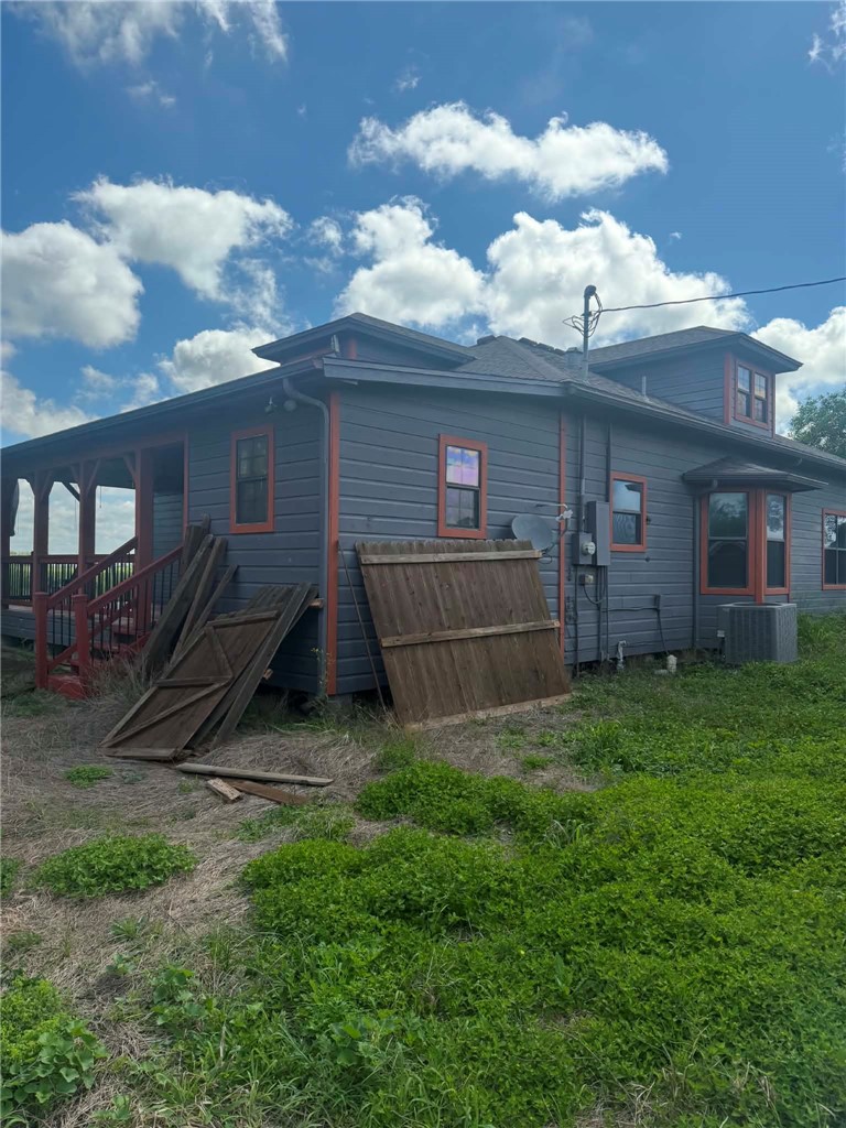 726 N Avenue B Property Photo 3