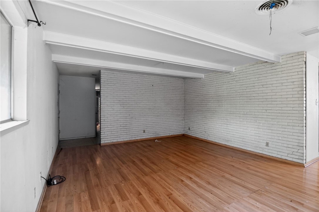 476459 Property Photo 2