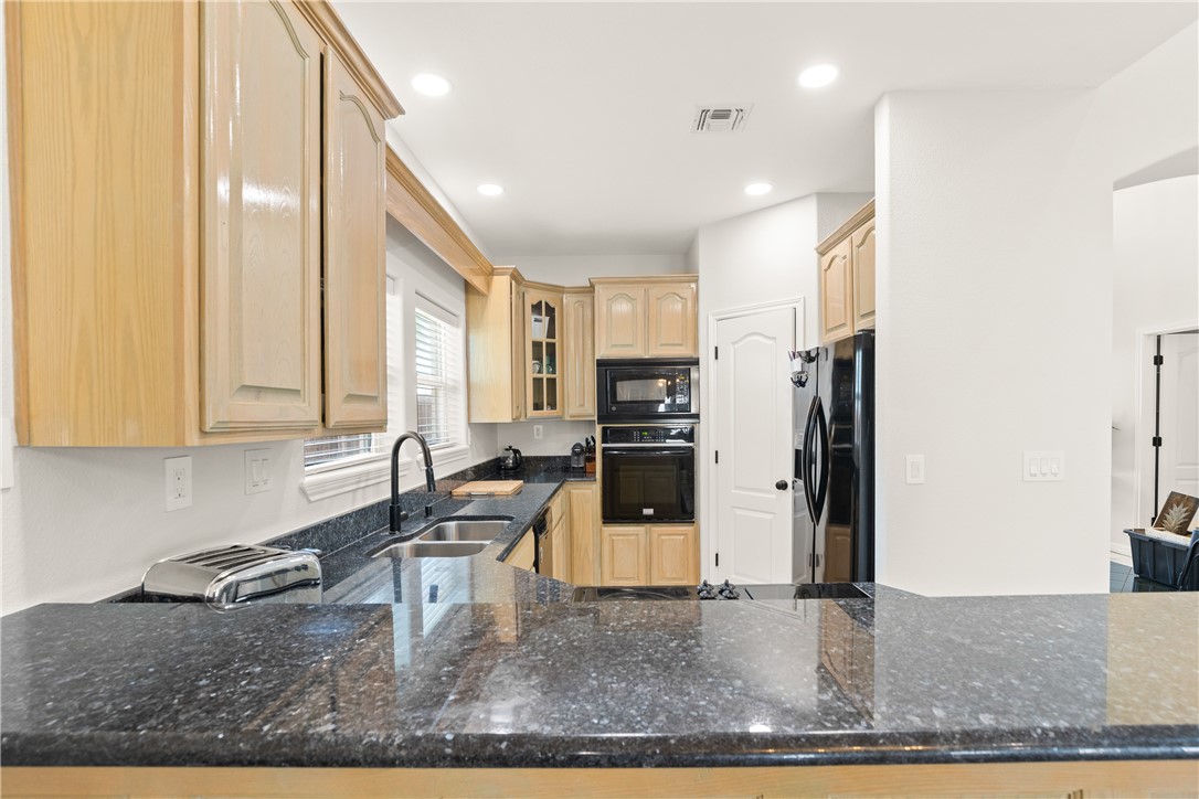 650 S Bay St Property Photo 11