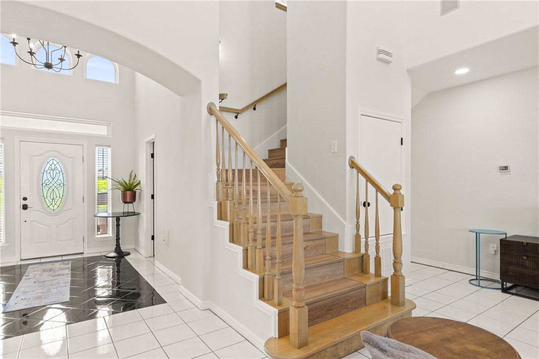 650 S Bay St Property Photo 23