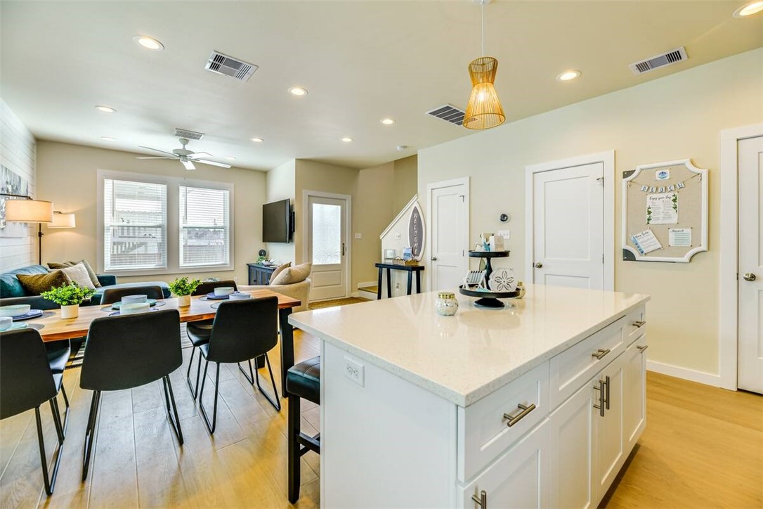 434 Oleander St 11 Property Photo 24