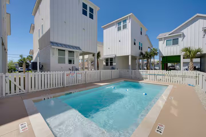 434 Oleander St 11 Property Photo 32