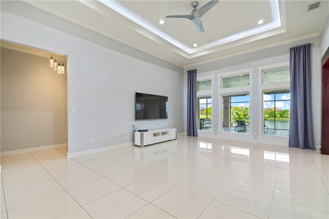8549 King River Ct Property Photo 6