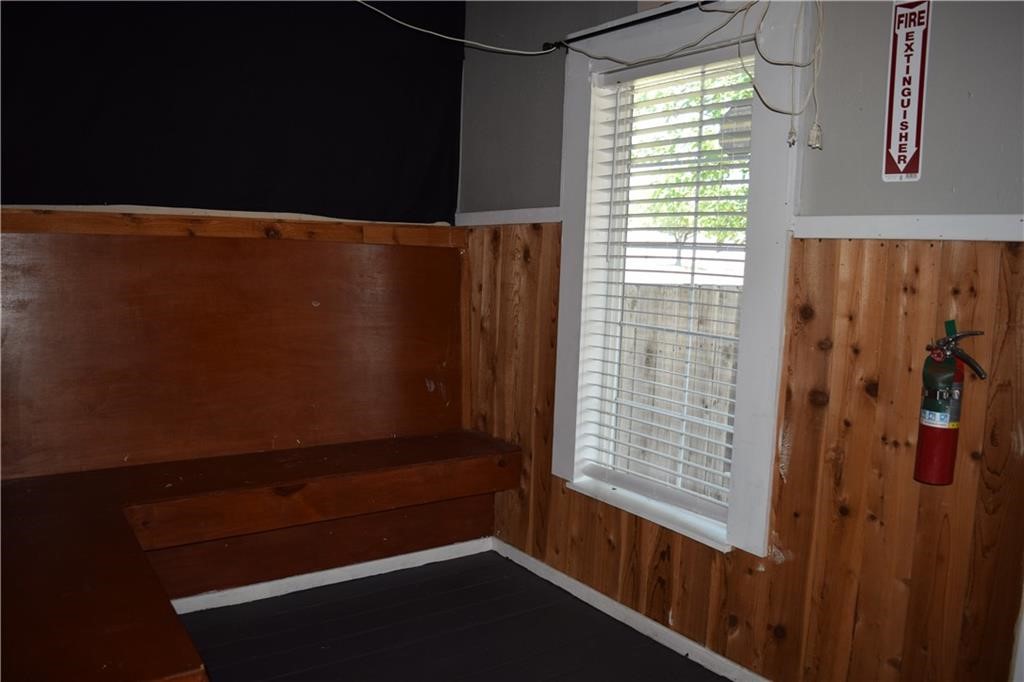 104 E Main St Property Photo 4
