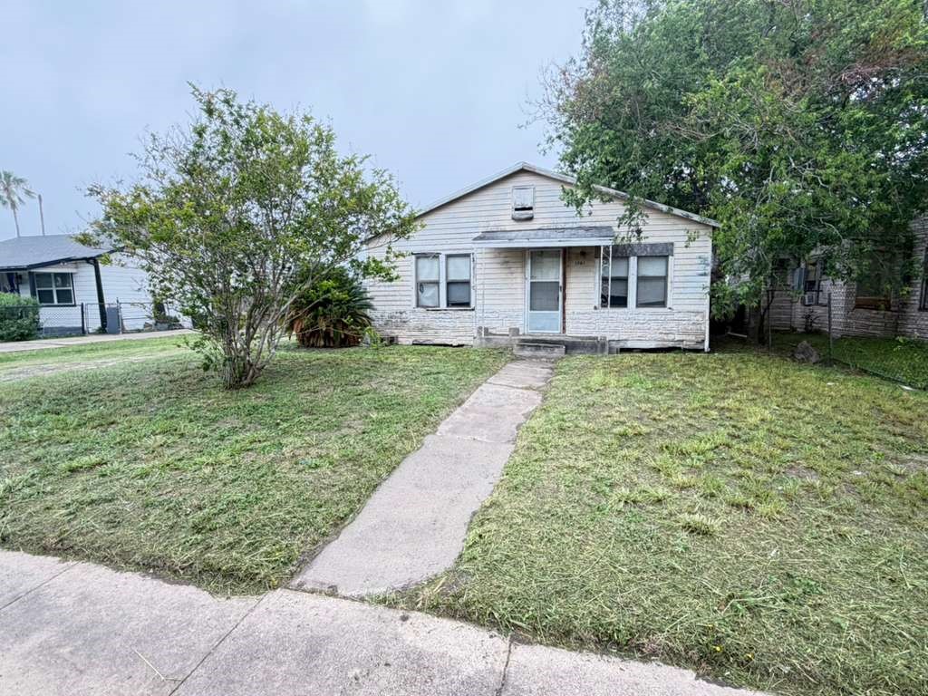 1701 Main Dr Property Photo 1