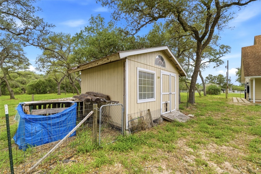 392 Winding Way Dr E Property Photo 13