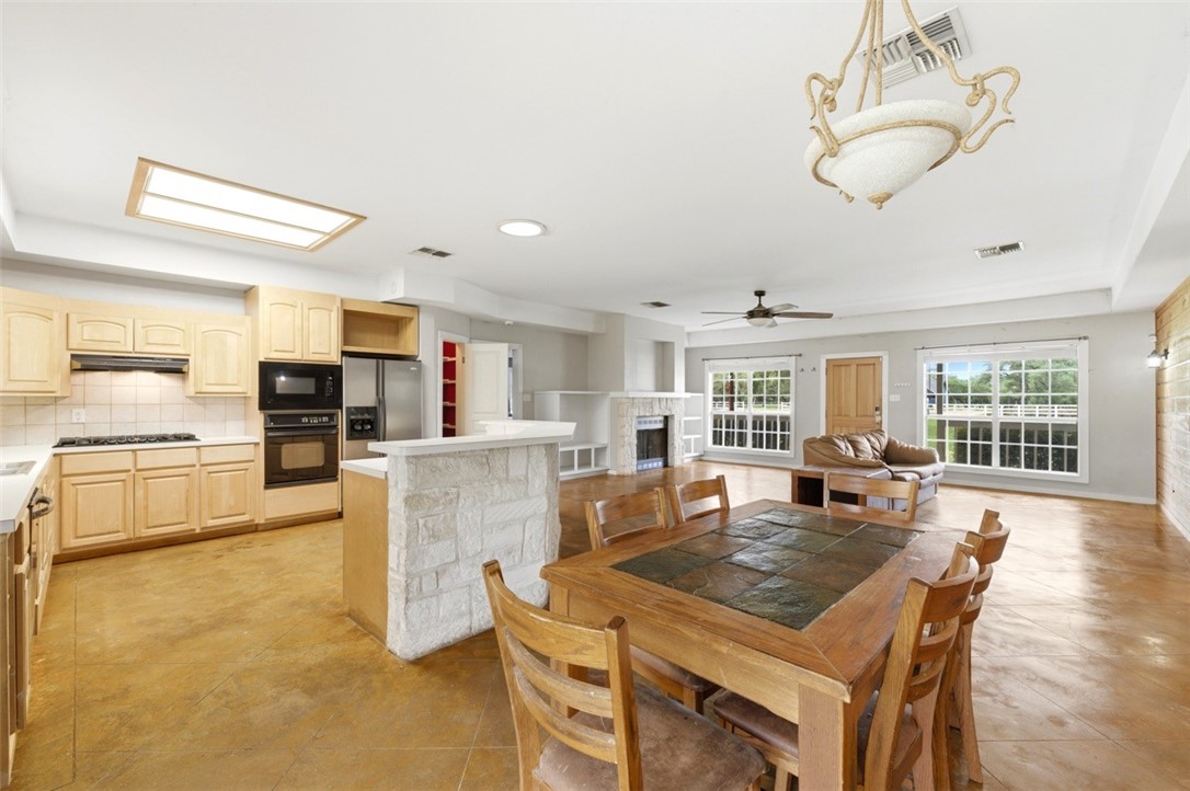 392 Winding Way Dr E Property Photo 16