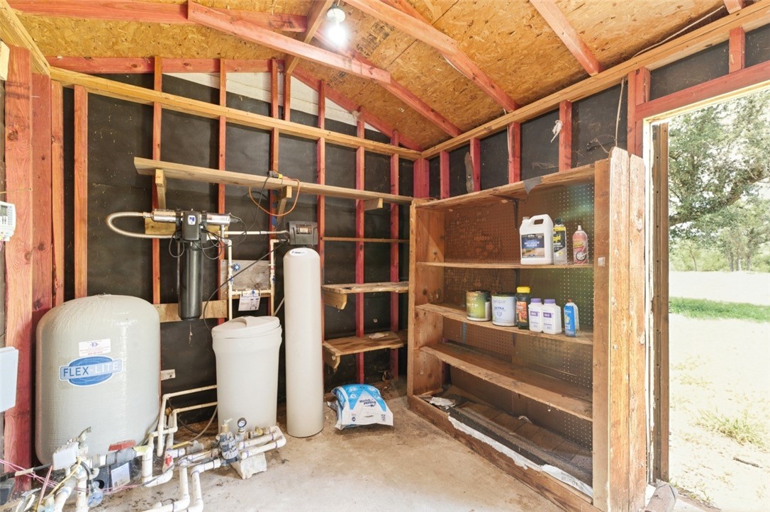 392 Winding Way Dr E Property Photo 27