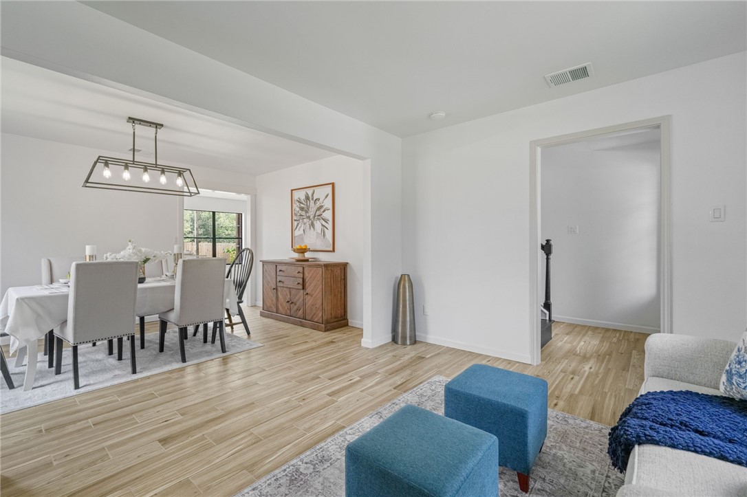 5025 Queens Ct Property Photo 4