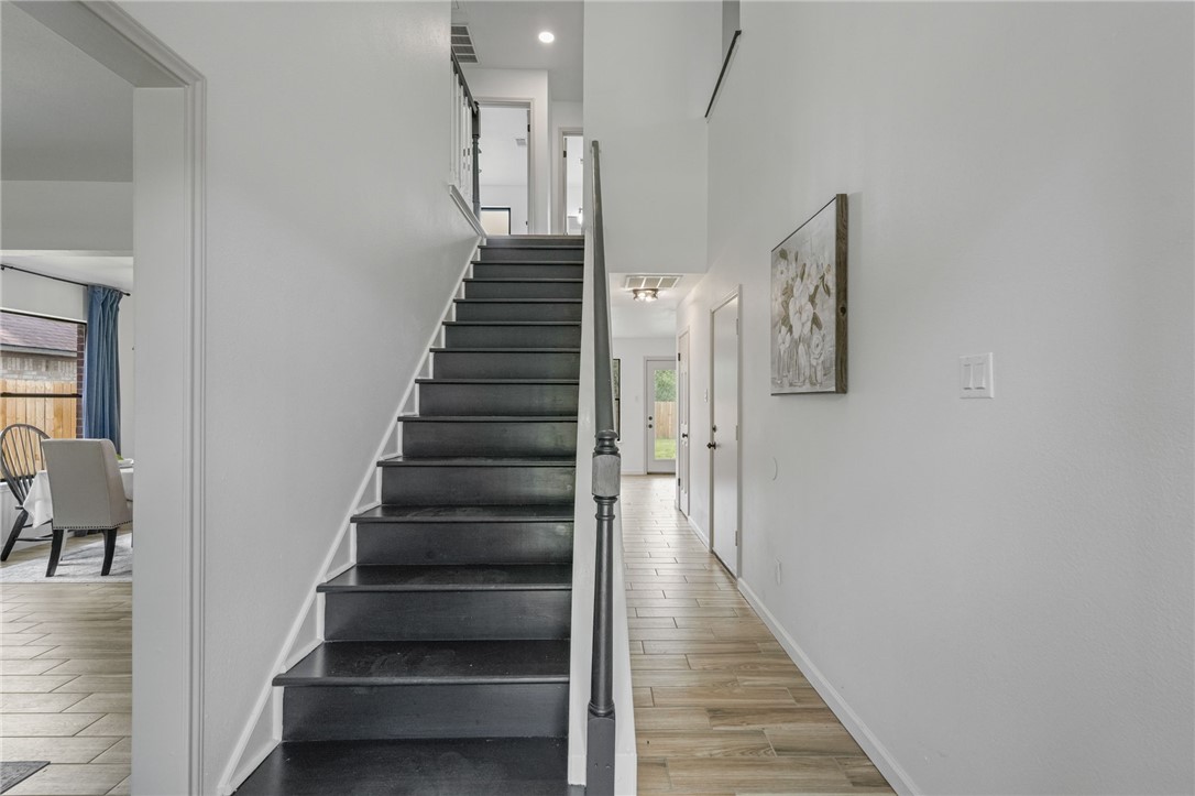 5025 Queens Ct Property Photo 18