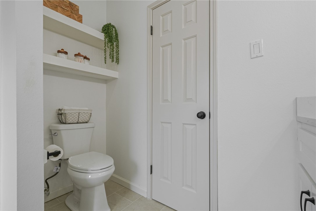 5025 Queens Ct Property Photo 24