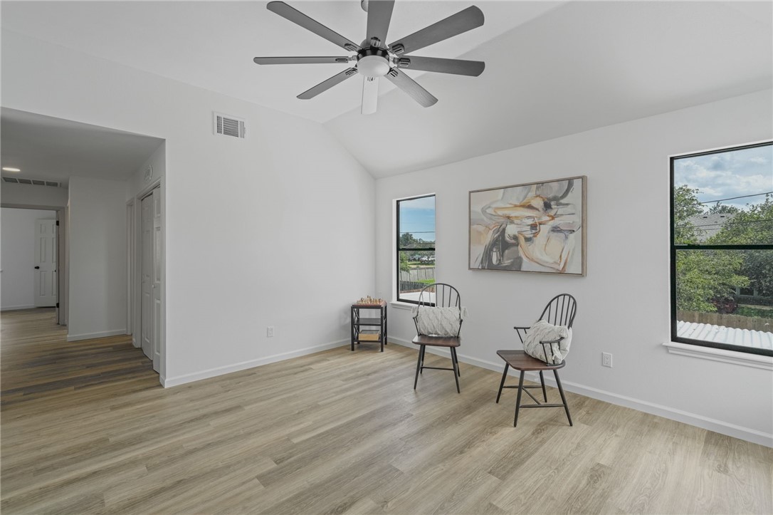 5025 Queens Ct Property Photo 28