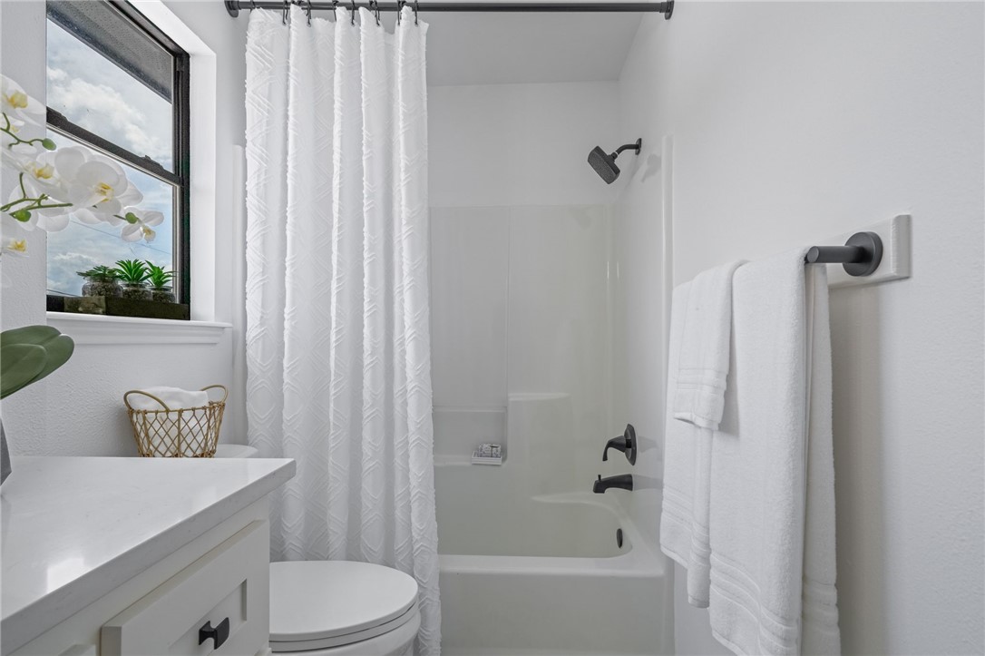 5025 Queens Ct Property Photo 31