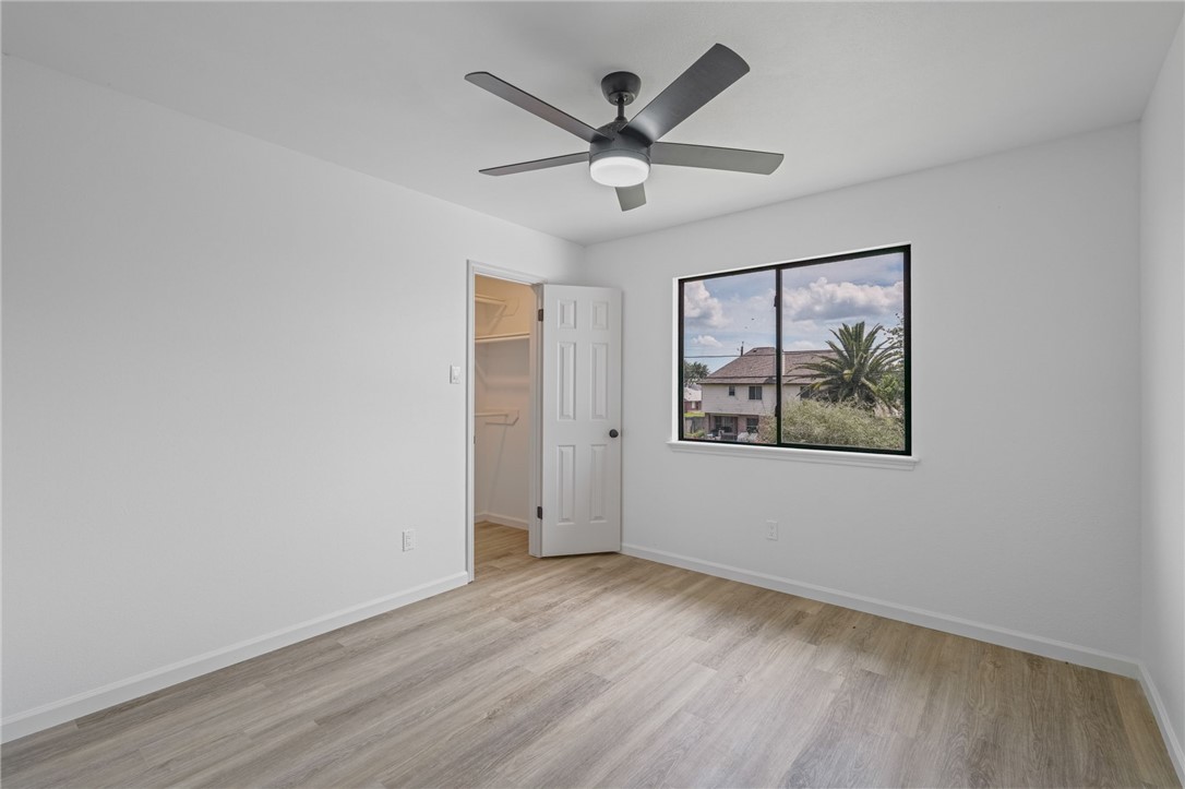 5025 Queens Ct Property Photo 32