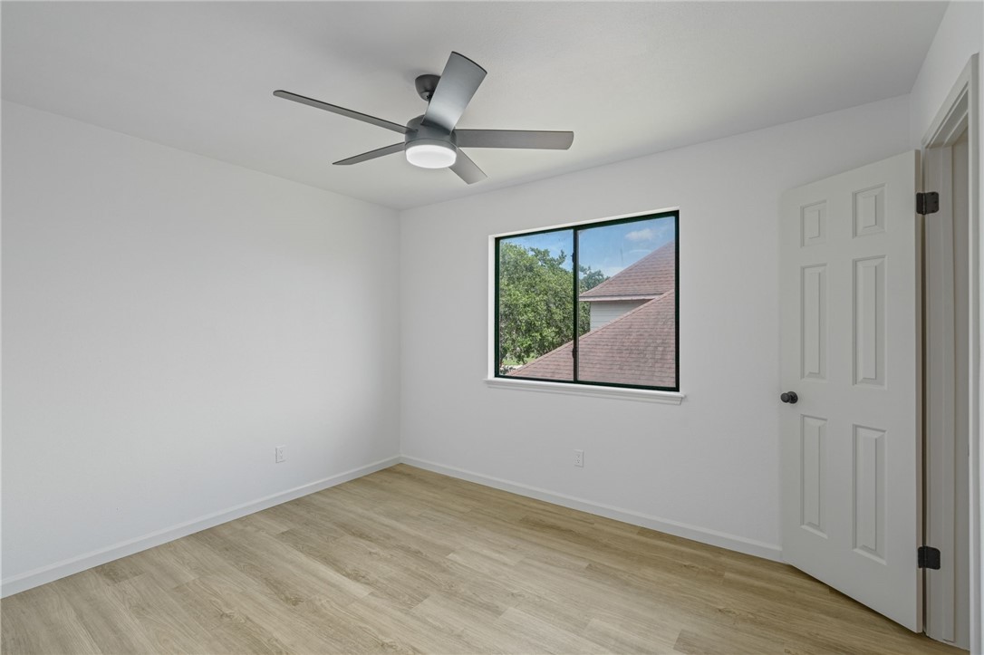 5025 Queens Ct Property Photo 33