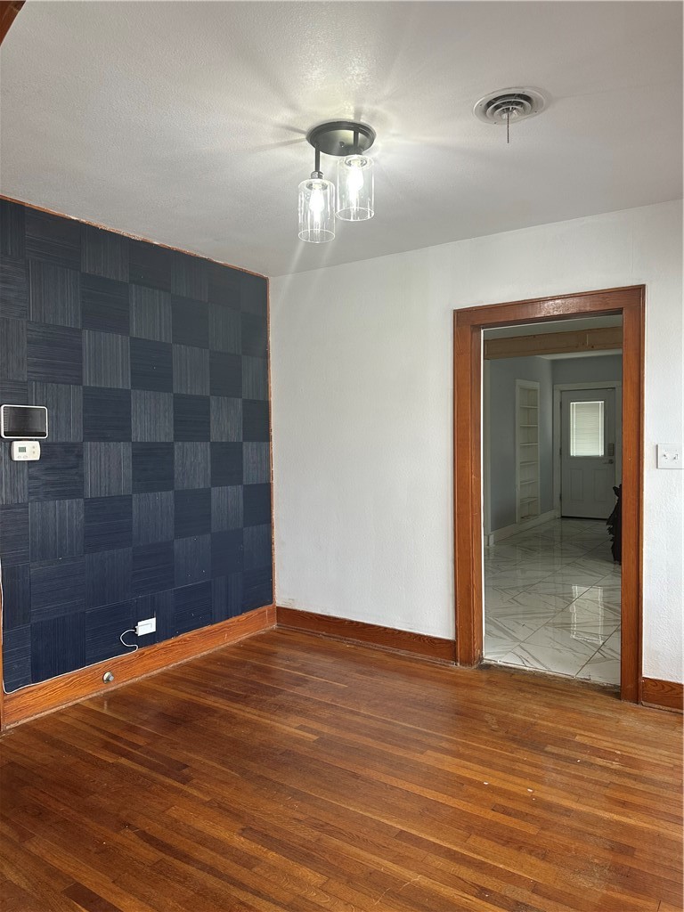1005 E Fulton St Property Photo 7