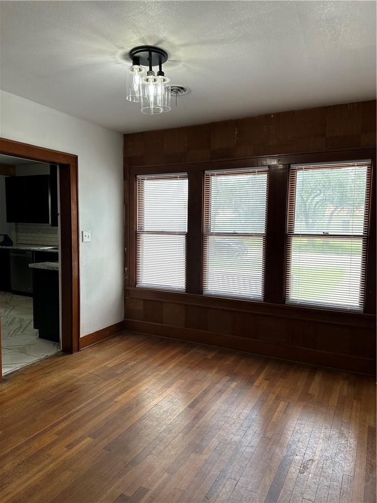 1005 E Fulton St Property Photo 8