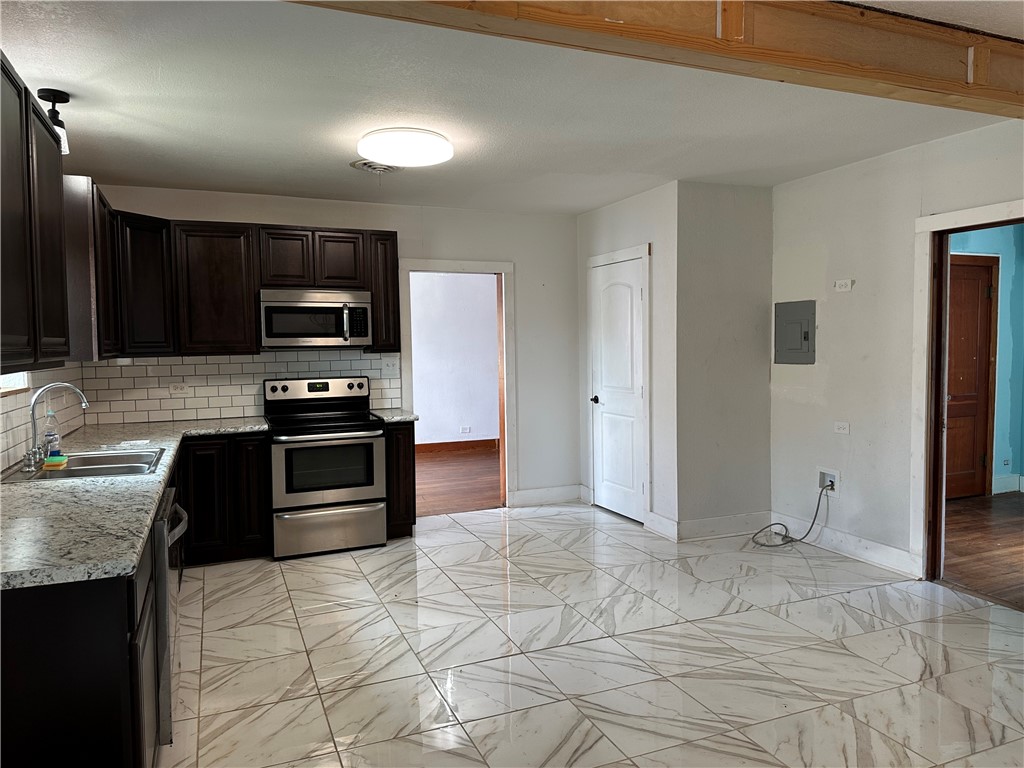 1005 E Fulton St Property Photo 10