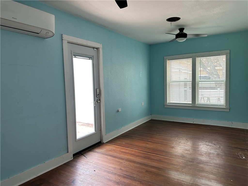 1005 E Fulton St Property Photo 17
