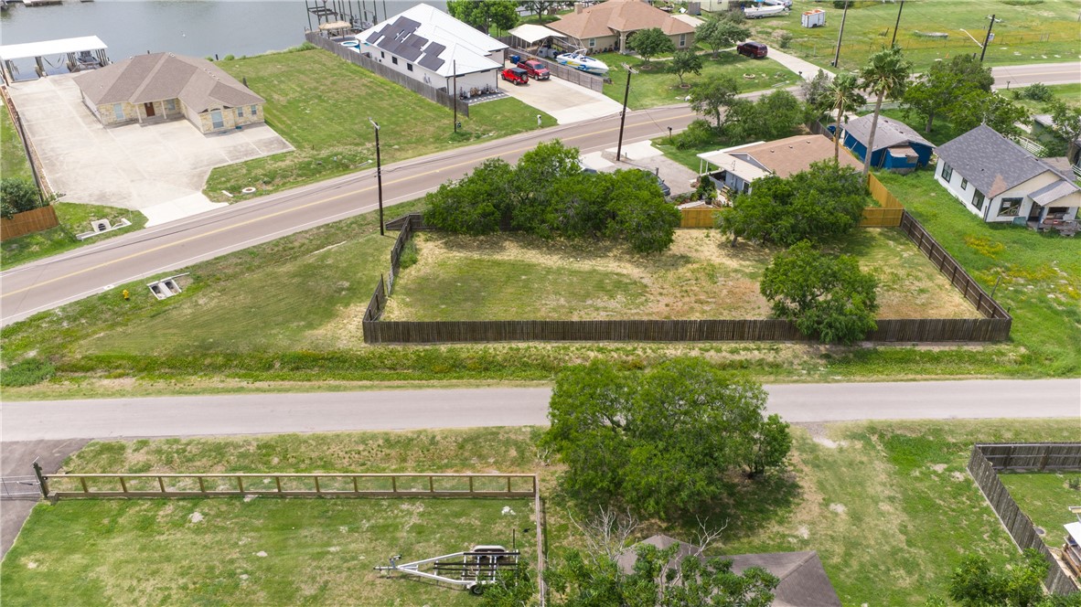 4122 & 4126 Summit Dr Property Photo 6