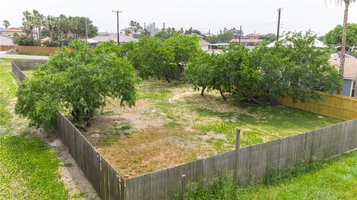 4122 & 4126 Summit Dr Property Photo 10