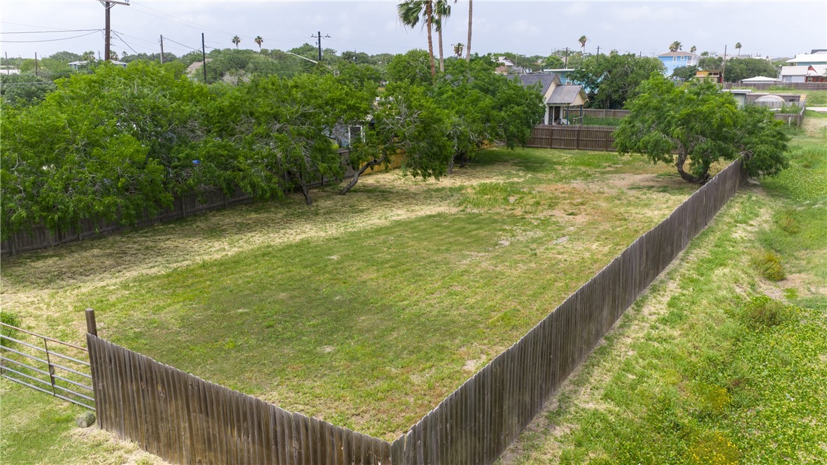 4122 & 4126 Summit Dr Property Photo 11