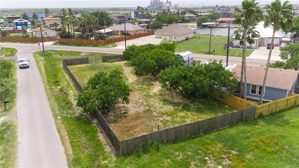 4122 & 4126 Summit Dr Property Photo 12