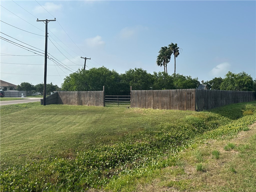 4122 & 4126 Summit Dr Property Photo 27