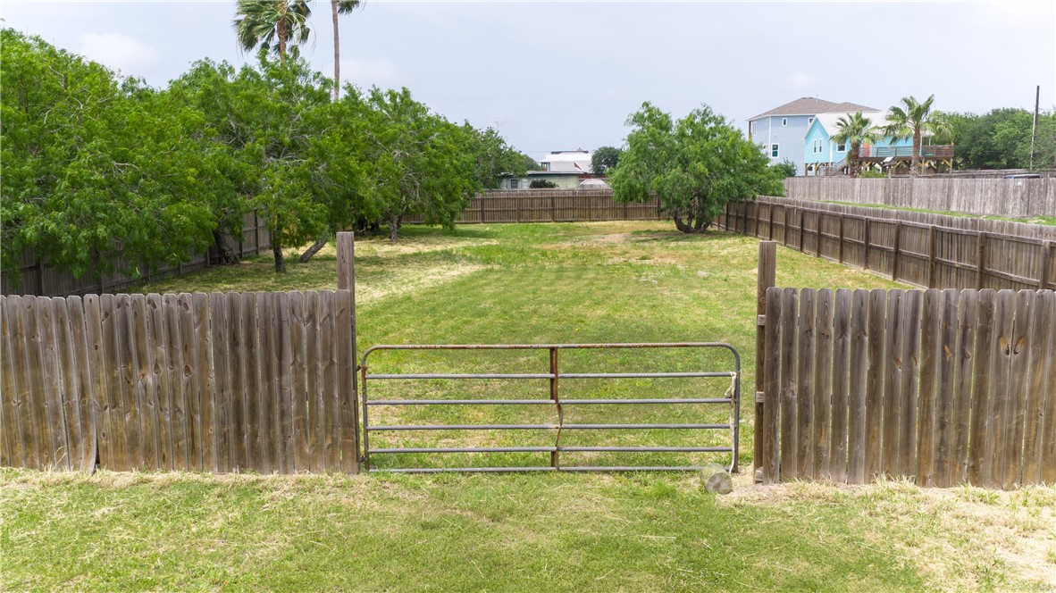 4122 & 4126 Summit Dr Property Photo 28
