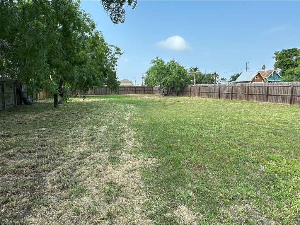 4122 & 4126 Summit Dr Property Photo 32