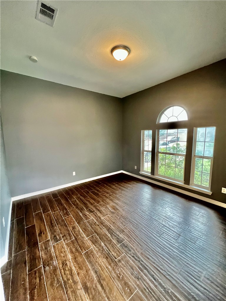 2417 Windblown Dr Property Photo 3