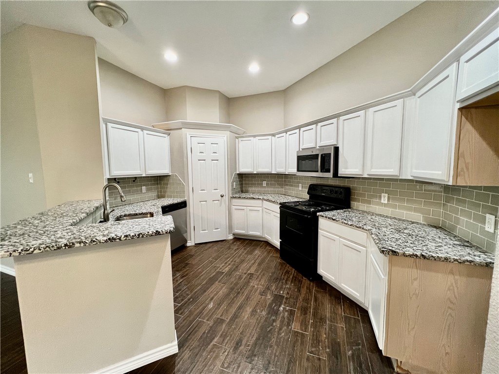 2417 Windblown Dr Property Photo 6
