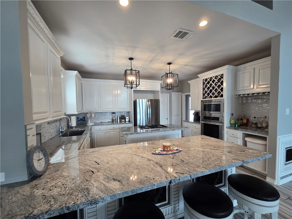 13921 Dasmarinas Dr Property Photo 6