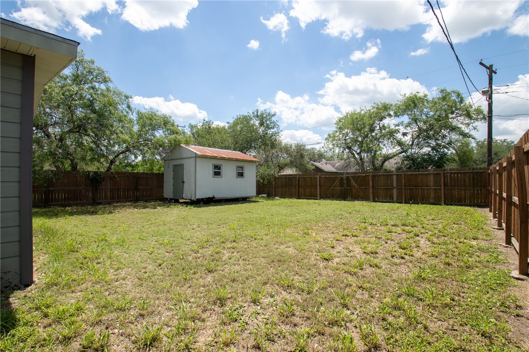 920 E Lewis St Property Photo 21