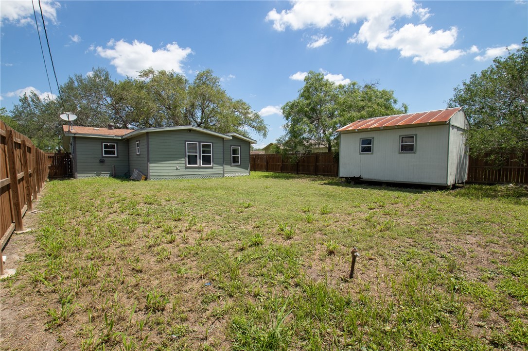 920 E Lewis St Property Photo 22