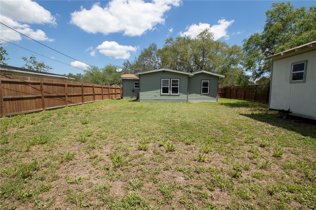 920 E Lewis St Property Photo 23