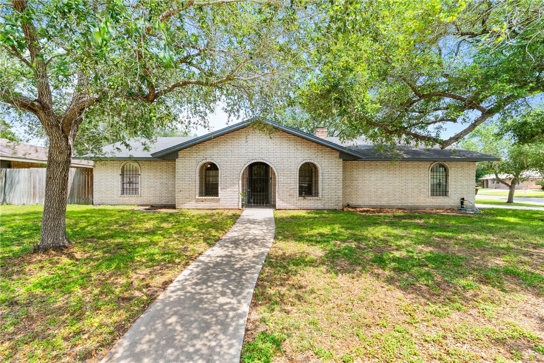10702 Glenwood St Property Photo 1