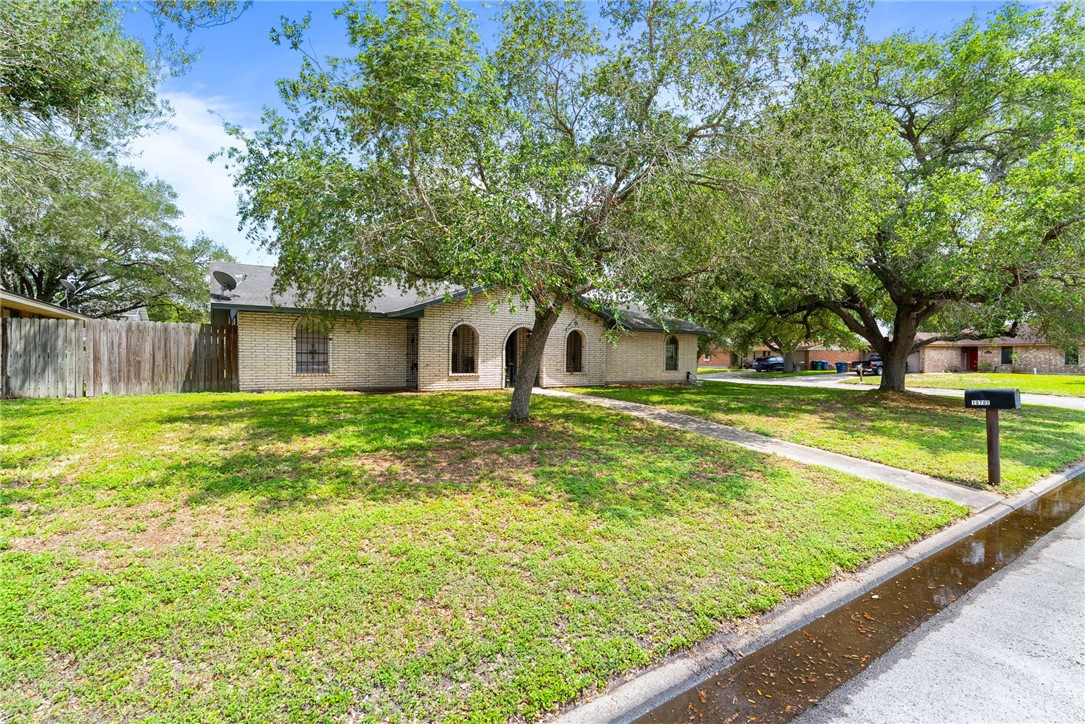 10702 Glenwood St Property Photo 3