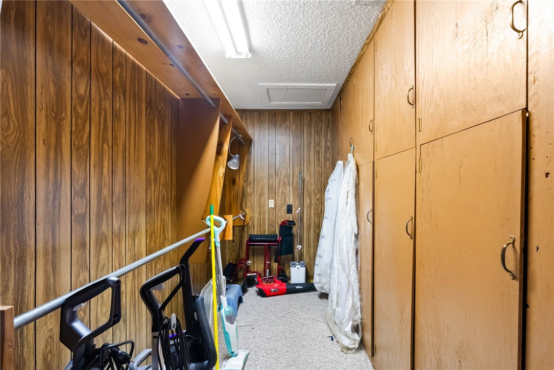10702 Glenwood St Property Photo 13