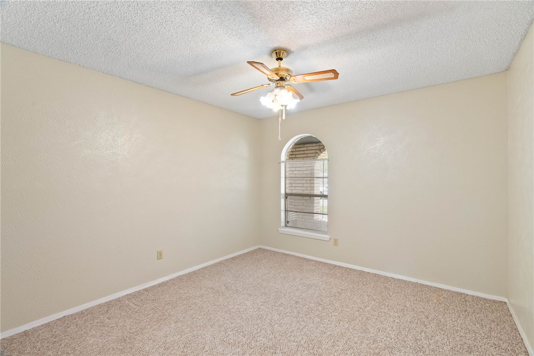 10702 Glenwood St Property Photo 16