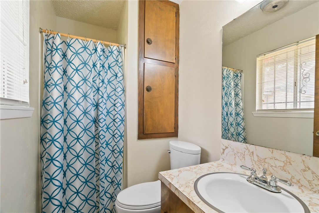 10702 Glenwood St Property Photo 17
