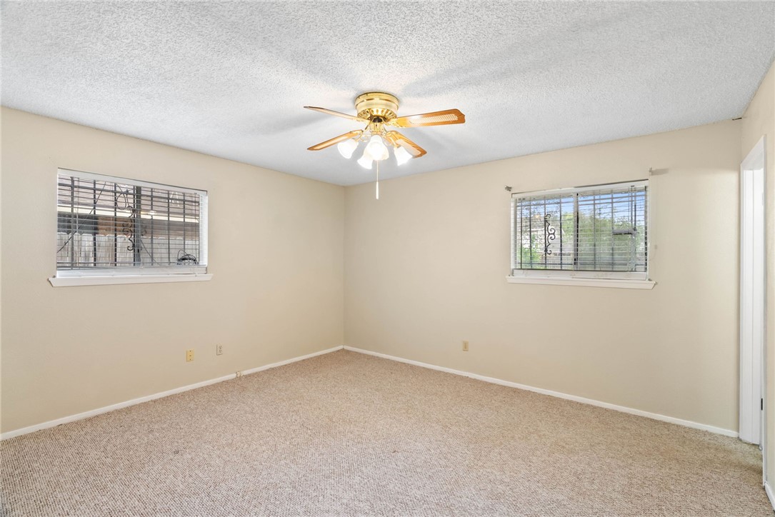 10702 Glenwood St Property Photo 18