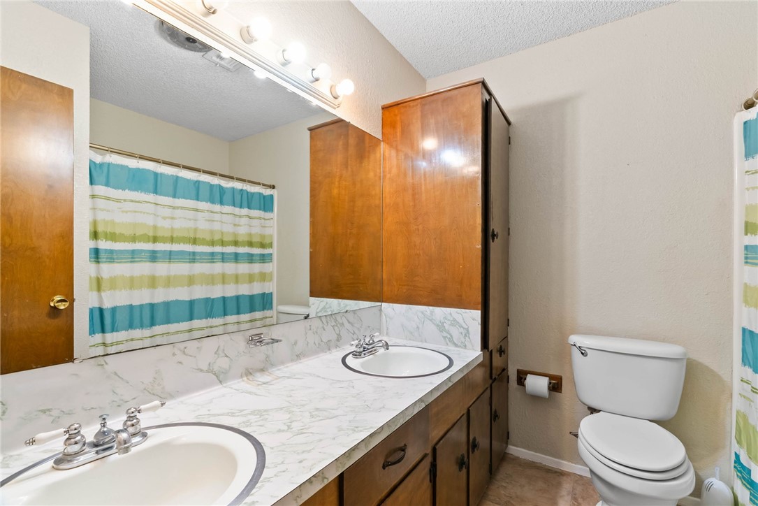 10702 Glenwood St Property Photo 20