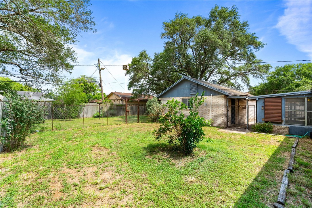10702 Glenwood St Property Photo 29