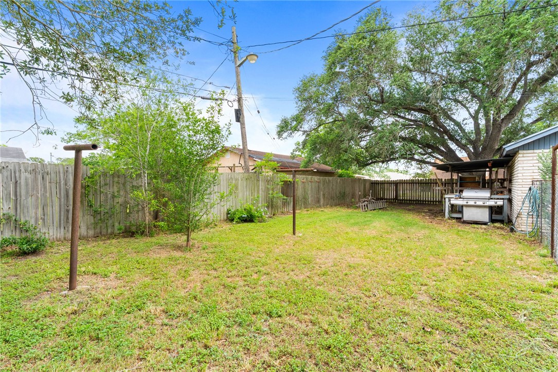 10702 Glenwood St Property Photo 39